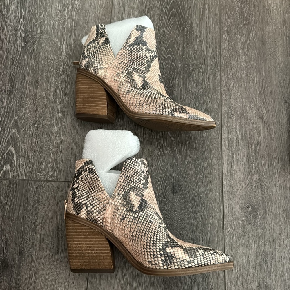 Vince Camuto pointed booties - VC-Gigietta